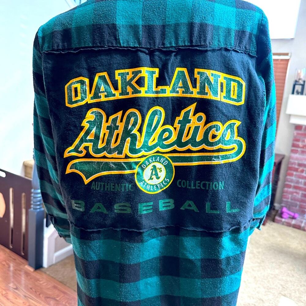 Anzea Women's button down shacket. Oakland Athletics A’s black Pleather pocket